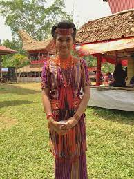Pakaian bodo adalah pakaian adat untuk wanita suku bugis, sulawesi selatan, indonesia. Pakaian Adat Sulawesi Barat Serta Pembahasannya Tambah Pinter