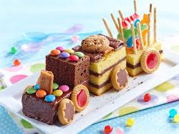 Petit Train D Anniversaire Aux Bonbons Recettes Recette Gateau Anniversaire Rigolo Gateau Train Gateau Anniversaire