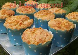 Kocok telur, gula, dan sp sampai putih kental berjejak. Cara Gampang Membuat Bolu Cup Keju Sederhana Cuma 2 Telur Anti Gagal Resep Kue Com