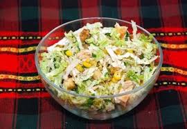 салат цезарь с курицей и сухариками и пекинской капустой Salat Iz Pekinskoj Kapusty Bez Majoneza V 2020 G S Izobrazheniyami Kulinariya Pitanie Recepty Eda