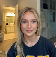 Hey my name is Anna Hubbard! One of my passions is doing makeup and I would  love the chance to do yours!! I'm mobile, and willing to travel. Dm for  booking and