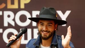 Maluma y natalia se conocieron en el vídeoclip de felices los 4, que rodaron en 2017, e incluso cuando en el escenario de los mtv video music awards el cantante besó a una de sus bailarinas ante todos los espectadores. Maluma Se Olvida De Felices Los Cuatro Con Natalia Barulich