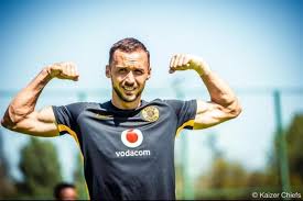 Kaizer chiefs f.c.) هو نادي كرة قدم جنوب أفريقي من مدينة جوهانسبرغ تم تأسيسه 7 يناير عام 1970 ويلعب في دوري جنوب أفريقيا الممتاز لكرة القدم. Ù…Ù‡Ø§Ø¬Ù… ÙƒØ§ÙŠØ²Ø± ØªØ´ÙŠÙØ² Ù„Ø§ Ø£ÙÙƒØ± ÙÙŠ Ø§Ù„Ø£Ù‡Ù„ÙŠ ÙˆØ£Ø­Ù„Ù… Ø¨Ø§Ù„ØªØ§Ø±ÙŠØ® ÙŠÙ„Ø§ÙƒÙˆØ±Ø©