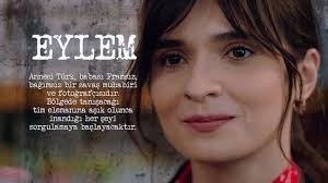 Meric Aral Kimdir Soz Dizisi Eylem Mercier Engin Akyurek Incoming Call Screenshot Tv Shows
