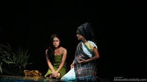 Kritik seni merupakan kegiatan menanggapi karya seni untuk menunjukkan kelebihan dan kekurangan suatu karya seni. Opera Batak Dari Kritik Sosial Sampai Melawan Kolonial Budaya Medanbisnisdaily Com