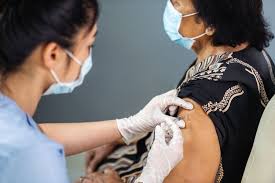 Media captionhealth workers are the first in line to get covid jabs. India Mulai Program Vaksinasi Covid 19 Terbesar Di Dunia Pekerja Sanitasi Yang Pertama Halaman All Kompas Com