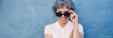 Cheveux gris femme 60 ans cheveux courts femme 60 ans coiffure courte femme coiffure homme coupes courtes femmes 60 ans coupes cheveux blancs, cheveux gris: Laisser Mes Cheveux Gris Naturels Apres Des Annees De Coloration