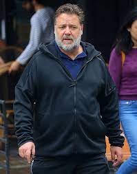 Check out the release date, story, cast and crew of all upcoming movies of russell crowe at filmibeat. Russell Crowe Shows Off White Beard While Playing Tennis With Gf Hollywood Life