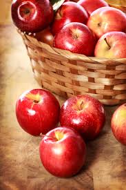 Red Apples In A Basket Fruit Photography Apples Photography Beautiful Fruits