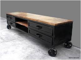 Industrial Tv Stand Love The Combo Of Black Metal And Wood Meubels Meubels Diy En Kast Op Wielen