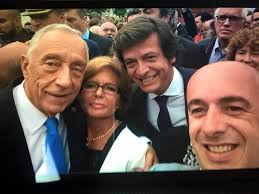 E se o presidente da república está num local com portugueses, dificilmente não existe… uma selfie a comprovar. As Selfies De Malheiro Marcelo E Costa Ovarnews
