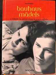 ΦΩΤΟΓΡΑΦΙΖΟΝΤΑΣ