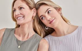 A Look at ALEX AND ANI's Mother Muse Campaign