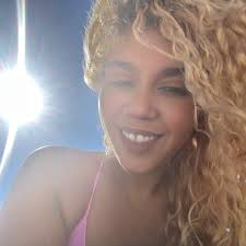 Nelmarie Guillen (@nelmariegs)