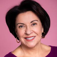 Melanie Souza's Instagram, Twitter & Facebook