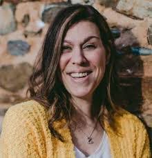 Amanda Dutka's Instagram, Twitter & Facebook