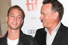 He's been using the same trailer on movie sets since the 1990s. Tom Hanks Sohn Chet Wurde Heimlich Vater Gala De