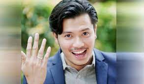 Beliau adalah antara pelakon lelaki yang diangkat naik ke persada seni tanahair selepas pertandingan hero remaja kisah romantis dan mungkin percintaan dengan aktress cantik neelofa selepas kejayaan drama suri hati mr pilot juga banyak melonjakkan nama fattah amin. Ya Kami Sudah Berkahwin Dan Saya Dinikahkan Oleh Abang Fazura Sendiri Fattah Amin