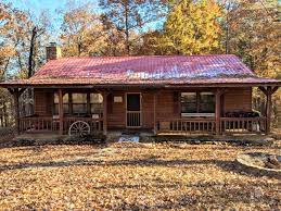 There are listings for places to stay depending on whether you are looking for something in the downtown district, near the white river, or out. Vacation Rentals Ivy Vacations