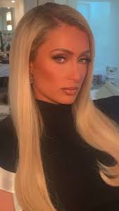 🎵Her hair is Harlow gold., Her lips a sweet surprise., Her hands are never  cold., She's got Bette Davis eyes.🎵, ✨👸🏼✨