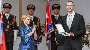 Chara posted photos from the event on his instagram account on monday. Zdeno Chara Receives Award From Slovakia S President Zuzana Caputova Nova Caps