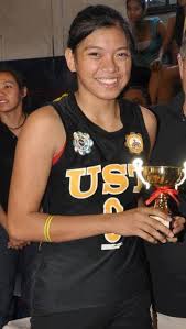 Çok sayıda şampiyonluk unvanı ve üniversite için çok fazla onur getirdiği bir salon voleybol oyuncusu. Alyssa Caymo Valdez The Phenom The List Of Great Volleyball Player