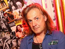 Trotz Verbreiten von Holocaustleugnung: Xavier Naidoo darf in Berlin singen