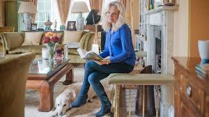Skaparen av bokserien de sju systrarna avled efter att i flera år den bästsäljande författaren lucinda riley har avlidit, 55 år gammal. Author Of The Week Lucinda Riley Feb 15 Paula Cappa