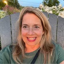 Allison Winchell's Instagram, Twitter & Facebook