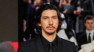 His mother, nancy (needham) wright, is a paralegal from mishawaka, indiana, and his father, joe douglas driver, who has deep roots in the american south, is from little rock, arkansas. Adam Driver Star Wars Drehprozess War Gewohnlicher Als Man Denkt