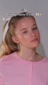 British girl turns 70’s icon 👀✨ Wait for it…..