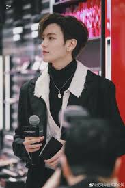 Evie Bui (galaxyberry555)