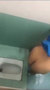Aunty pissing - video 46 - ThisVid.com
