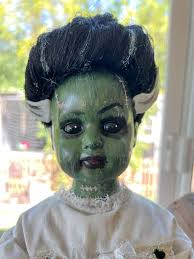 I see crooked eyes and full lips 😂 it may be a stretch but I've seen some  of the other posts