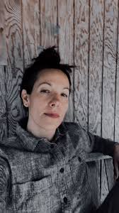 Children's book review: A year in our new garden by Gerda Muller. A story  about family, the garden and the magic in every season. Gerda's stories are  rich and her illustrations are