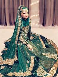 Sari merupakan pakaian tradisional india yang mudah dikenali di seluruh dunia. 7 Inspirasi Gaun Pengantin Ala India Cocok Untuk Wanita Berhijab
