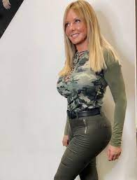 Carol vorderman was born on december 24, 1960 in bedford, bedfordshire, england as carol jean vorderman. Pin On Carol Vorderman