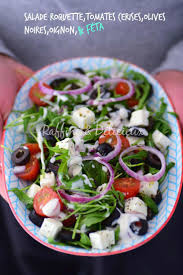 Salade De Roquette Tomates Cerises Olives Noires Oignons Et Feta