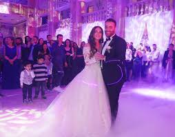 Selin genç, 26 haziran 1994 tarihinde i̇stanbul'da doğmuştur. Paris Te Sik Bir Mekanda Cok Sik Gelin Selin Damat Sertac Evlendi Hodrimeydan
