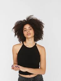 Entdecke die neue mode für herbst 2021 bei stradivarius. Gerippt Neckholder Top Black Noisy May