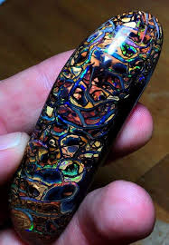 The Intricate Opal Patterns Show Mother Nature To Be An Amazing Artist From Queensland Australia Credit Opalauctions Amazi Minerals Crystals Rocks And Gems