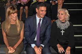 Abucheos y gritos contra Pedro Sánchez en la Fashion Week de Madrid:  "¡Fuera, traidor!" - Chic