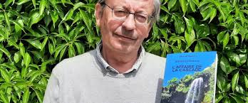 Après les timbres-poste, un livre sur la cascade de Salles-la-Source