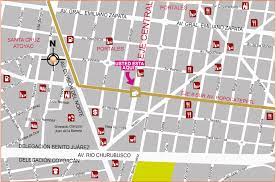 Una parte del convoy del metro que se desplomó la noche del lunes, fue retirado por la grúa que labora desde la madrugada en la zona cero, alcaldía tláhuac. Eje Central