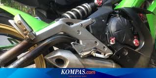 Cara mengatasi motor metik kluar asap hitam : 5 Komponen Yang Menyebabkan Knalpot Motor 4 Tak Keluar Asap Putih Halaman All Kompas Com