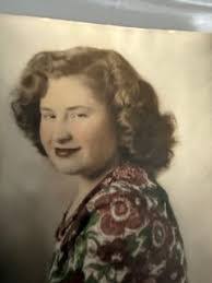 Robin Labelle's Instagram, Twitter & Facebook