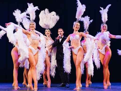 Finesse Burlesque - The Empire