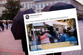 Przedstawiamy pełny tekst sejmowego wystąpienia kai godek, która prezentowała wczoraj obywatelski projekt ustawy, zakazującej aborcji. Kaja Godek Podrzucana Przez Wiwatujacy Tlum Po Wyroku Tk Polska Jest Przykladem Dla Swiata Polityka Wiadomosci Gazeta Pl