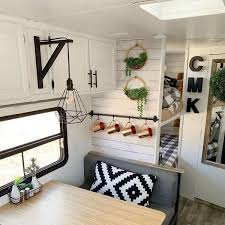 65 Best Farmhouse Rv Decor Ideas To Makeover Your Rv Homimu Com Glamper Camper Camper Trailer Remodel Camper Decor