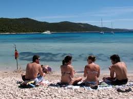 Sì perché le spiagge da sogno in croazia sono tante e sparse lungo tutto il paese, quindi per una vacanza di mare è meglio concentrarsi su una sola zona anziché andare su e giù e perdere un sacco di tempo negli spostamenti. Croazia Vacanze Al Mare 2021 Dove Andare Hotel E Appartamenti